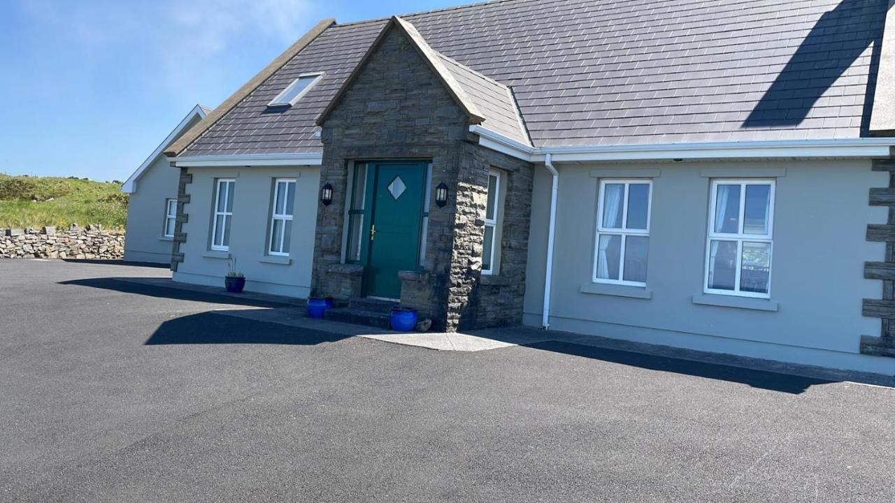 Holiday home The Cliffs Of Moher House, *